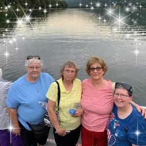 Meet your Posher, Lorraine